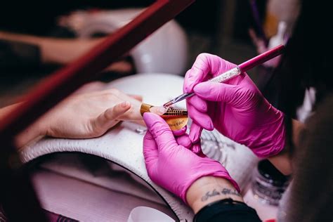 5 Essential Gloves For Nail Technicians