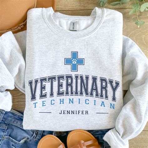 5 Essential Vet Tech Sweaters For Cold Clinics