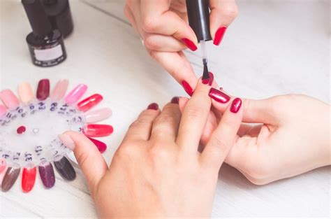 5 Tips For Choosing A Nail Tech School In Omaha