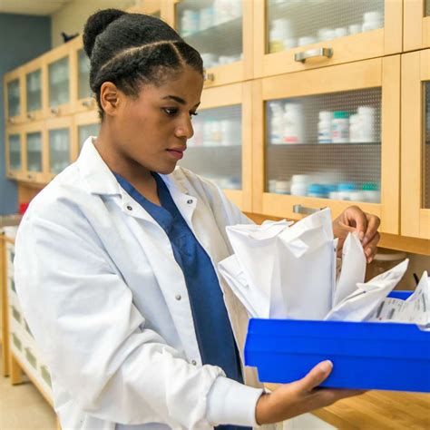 5 Ways Ivy Tech Prepares You For A Pharmacy Technician Career