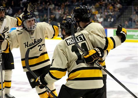 5 Ways Michigan Tech Hockey Dominates The Ice