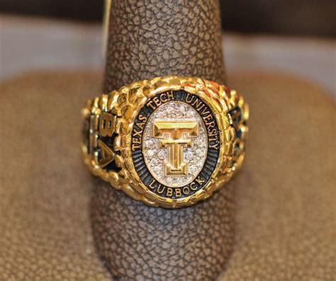 5 Ways To Wear Your Georgia Tech Class Ring