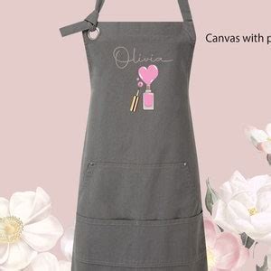 7 Essential Features Of Nail Tech Aprons