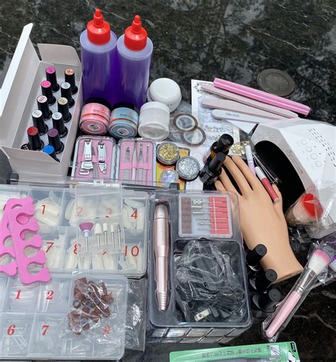 7 Essential Nail Tech Kits For Beginners