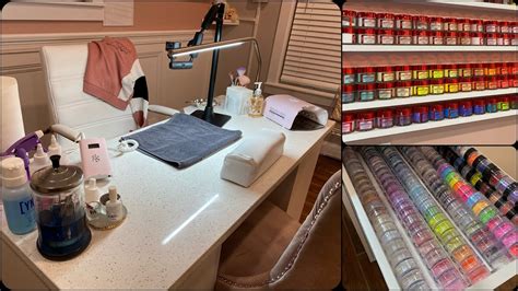 7 Must-Have Features Of A Nail Tech Desk