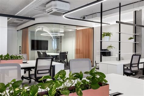 7 Ways To Create A High Tech Office