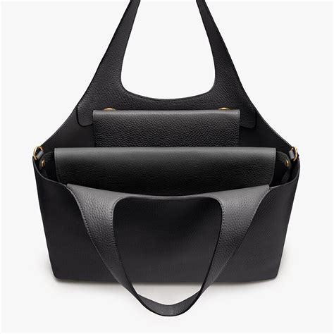 Cuyana Tech Carryall: A Stylish And Functional Companion